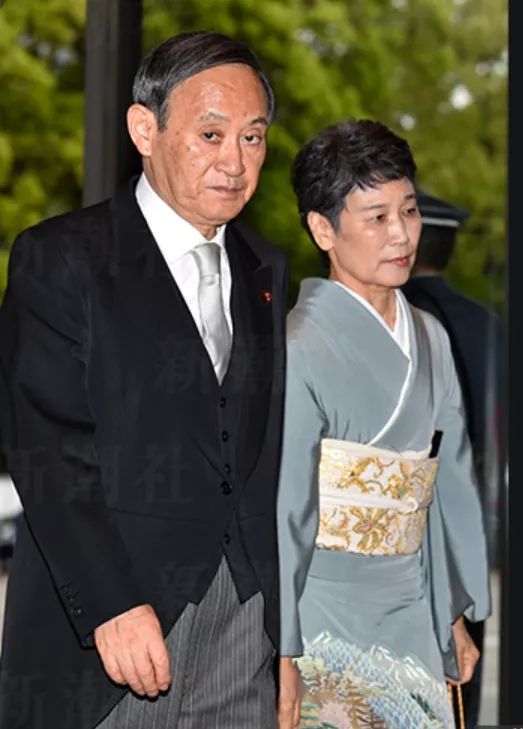 农民的儿子与钟点工一见钟情，日本新首相的兴趣是“看孙子”