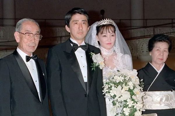 日本家族门阀有多强大？看安倍晋三家族成长史