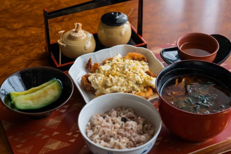 日本人对食物的想象力：照烧鸡腿，镰仓拌菜