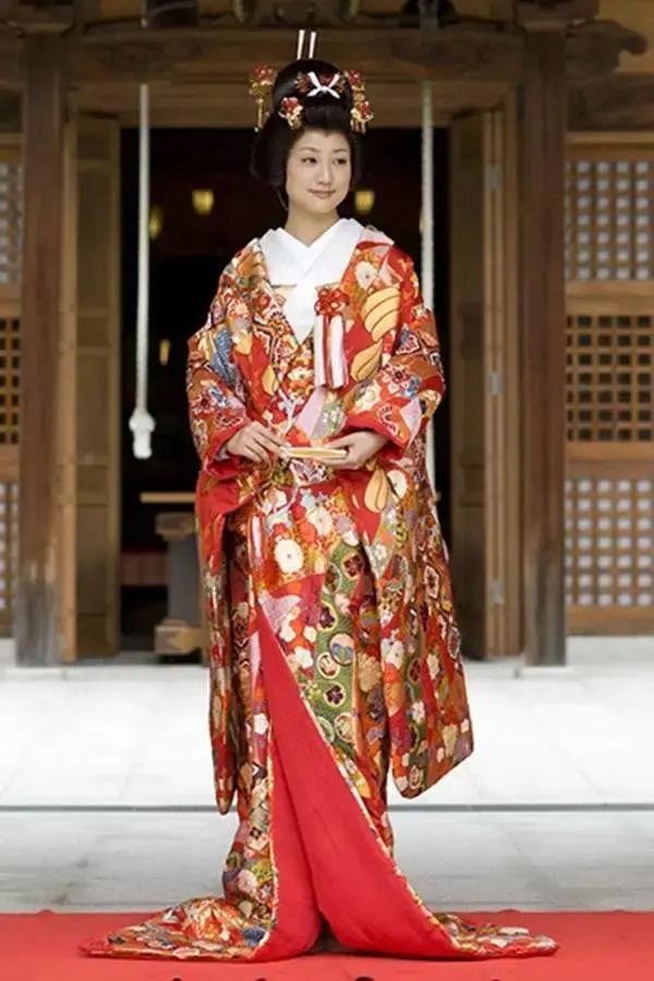 中日节气风物志︱穿着什么颜色的嫁衣说