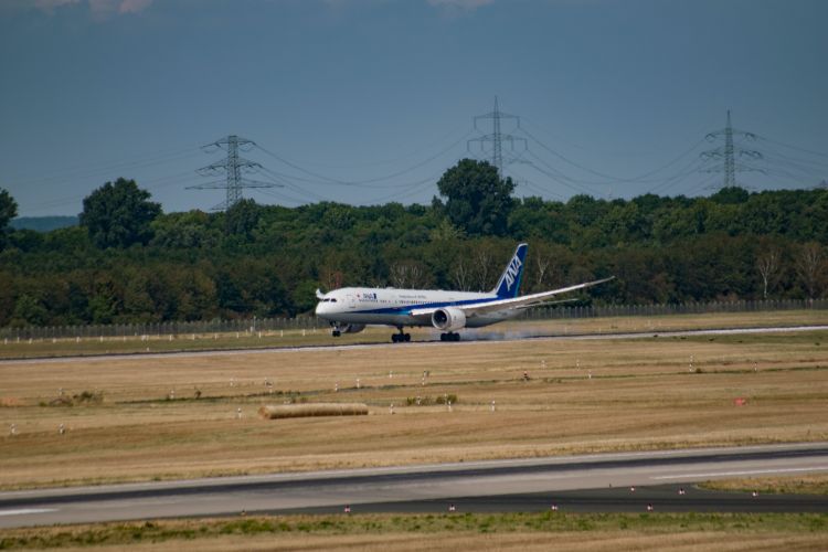 全日空曝出5300亿日元赤字，考虑变卖30架大型客机，网友：呼叫半泽直树