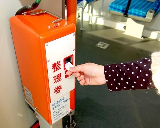 日本公交车投币箱里的“黑科技”,竟是印度人的头发…… 日本公交车投币箱里的“黑科技”,竟是印度人的头发……