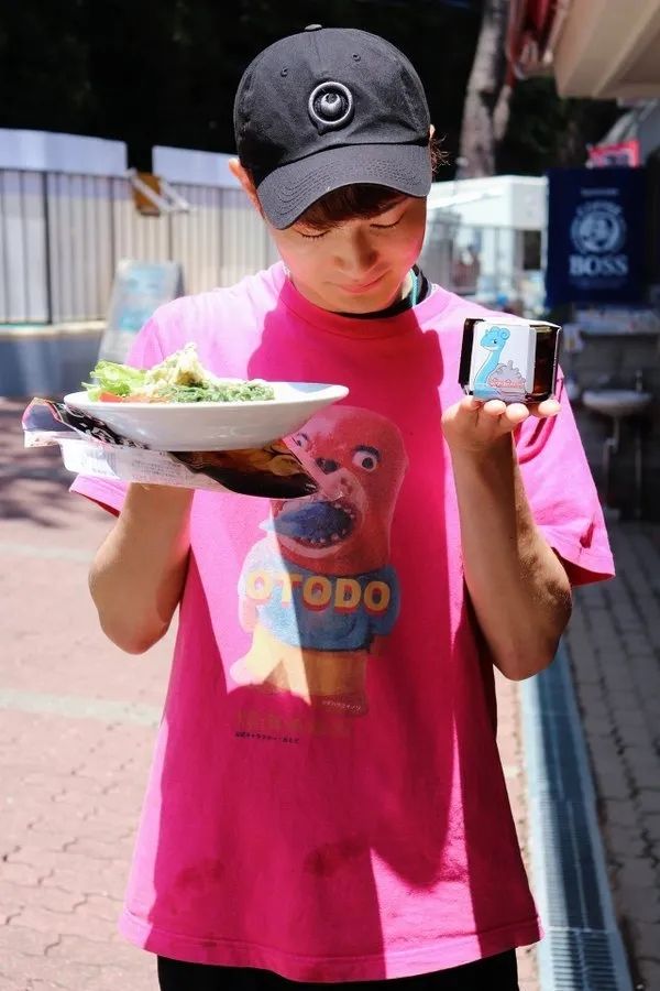 日本水族馆晒帅哥饲养员吸引游客，网友：我可以！