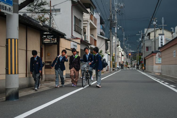 日本高中生升学压力也不小，为什么还“疯狂打工”？