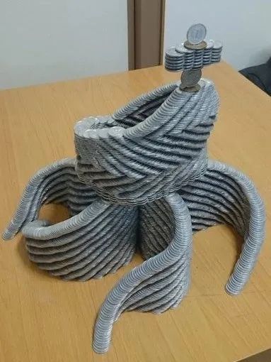 这碗饭的每粒米都被日本人叠得整整齐齐，我就想知道怎么下筷子