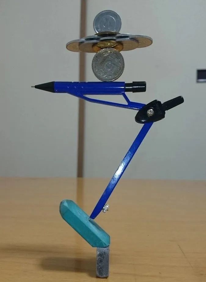 这碗饭的每粒米都被日本人叠得整整齐齐，我就想知道怎么下筷子