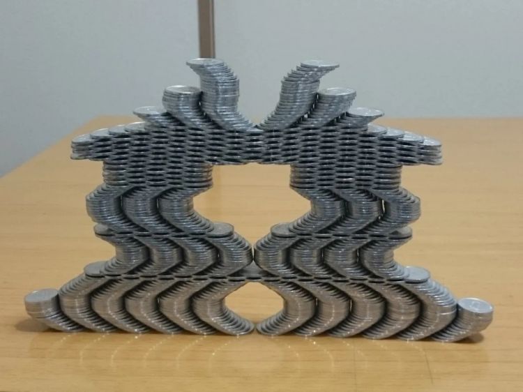 这碗饭的每粒米都被日本人叠得整整齐齐，我就想知道怎么下筷子