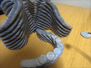 这碗饭的每粒米都被日本人叠得整整齐齐，我就想知道怎么下筷子