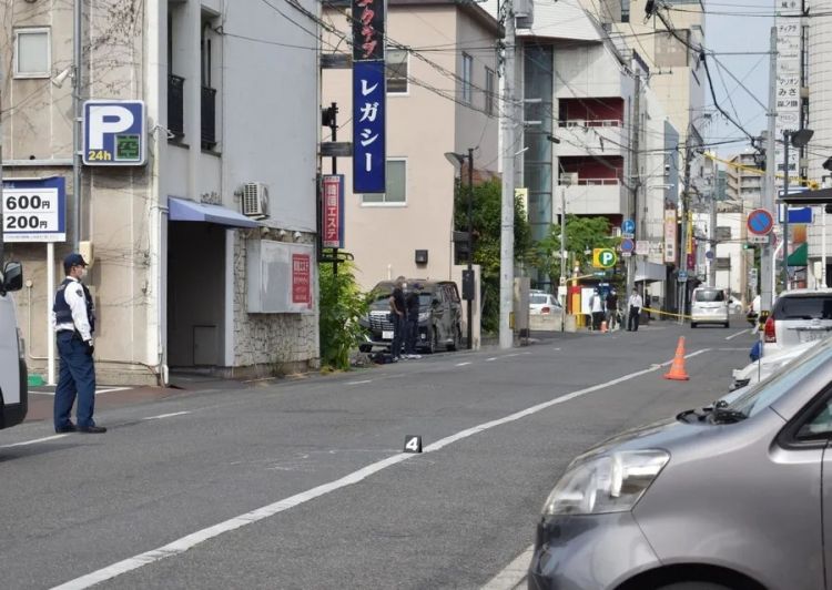 为什么日本黑帮60岁了还在大街上打打杀杀？