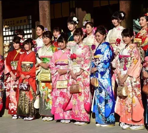 日本人为什么喜欢把袜子当鞋子穿？