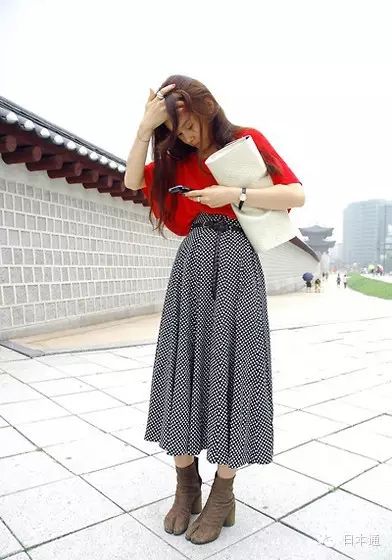 日本人为什么喜欢把袜子当鞋子穿？