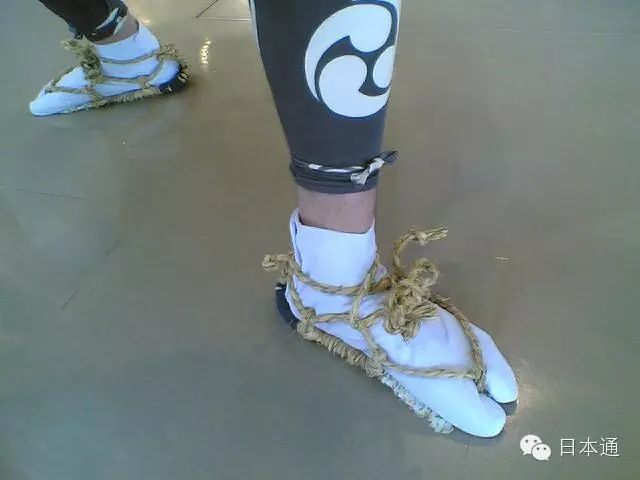 日本人为什么喜欢把袜子当鞋子穿？