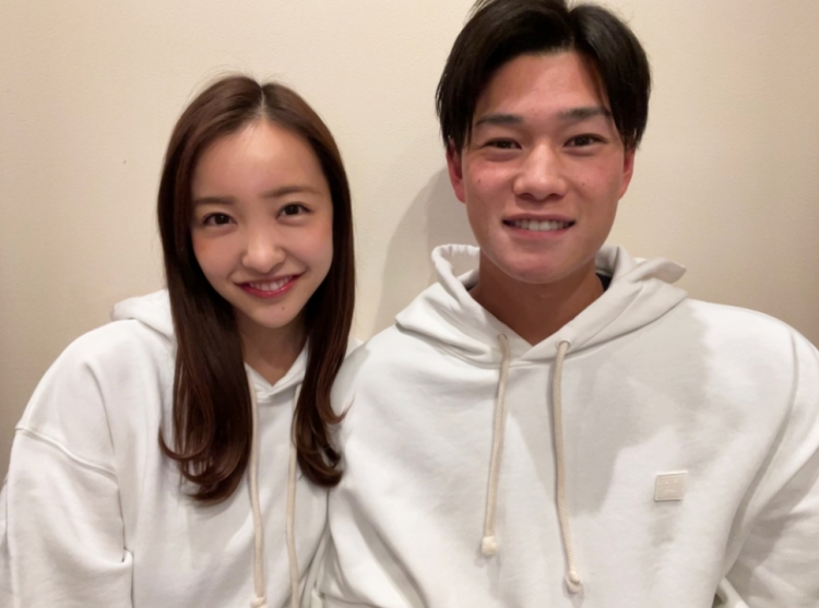 前AKB成员板野友美与棒球选手结婚