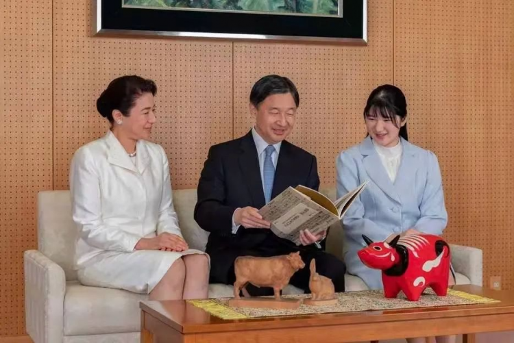 日本天皇与“赤牛”