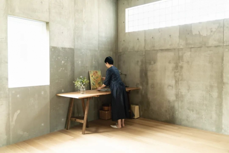 住在水泥箱里的日本女性发问：什么是有质感的生活？