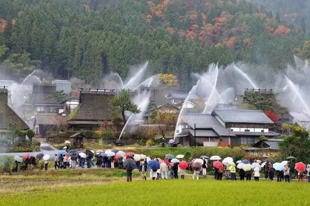 日本农村为什么美而不土？