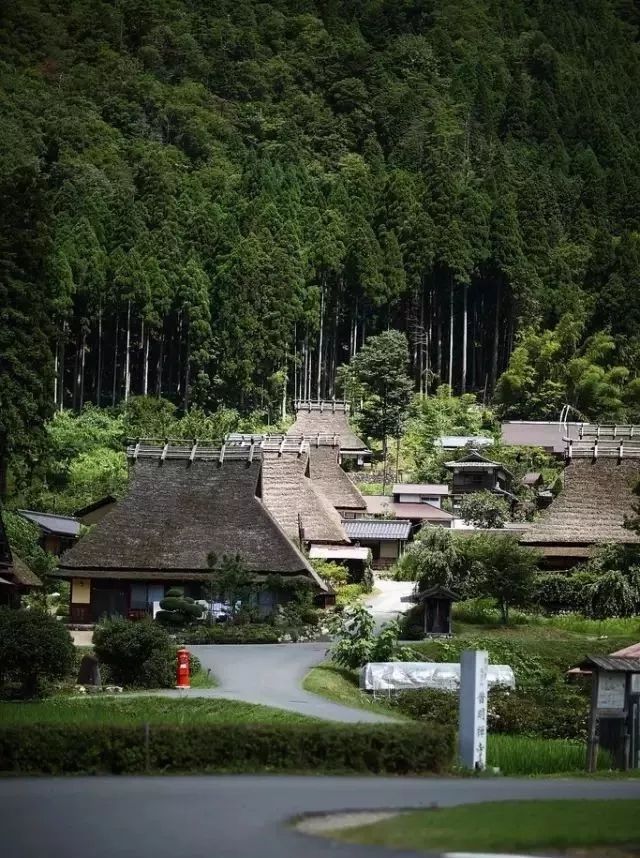 日本农村为什么美而不土？