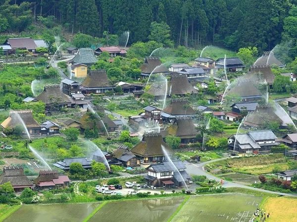 日本农村为什么美而不土？