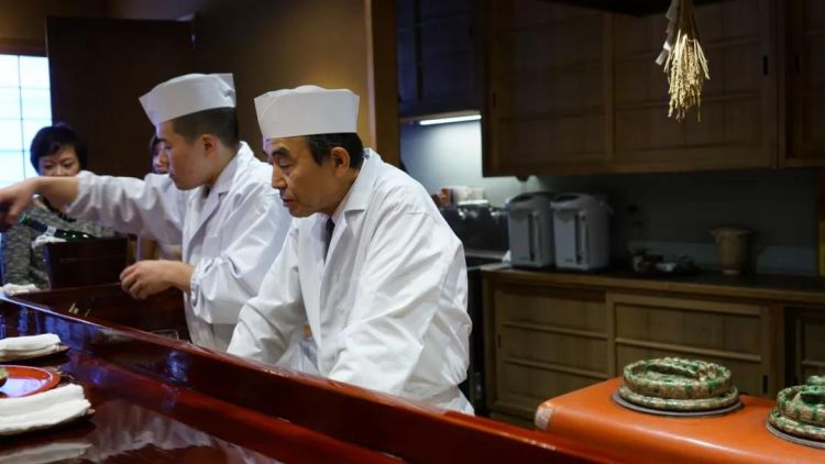 京都最会讲冷笑话的店主，有好多谐音梗教人吃饭