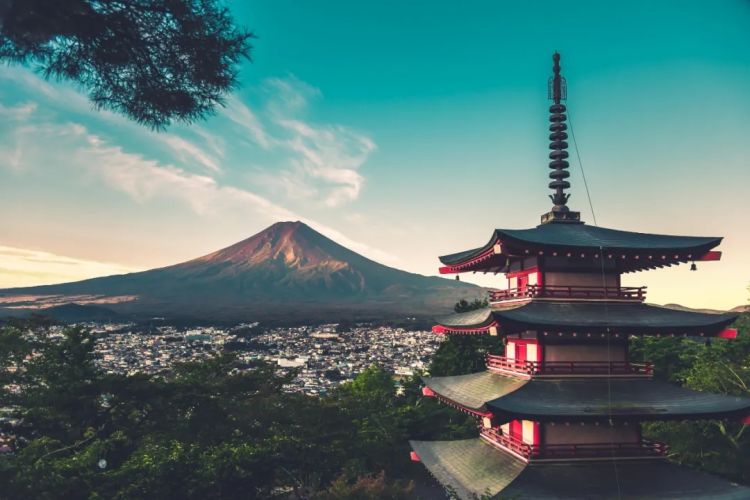 日本最有名的山，藏着最牛的房东