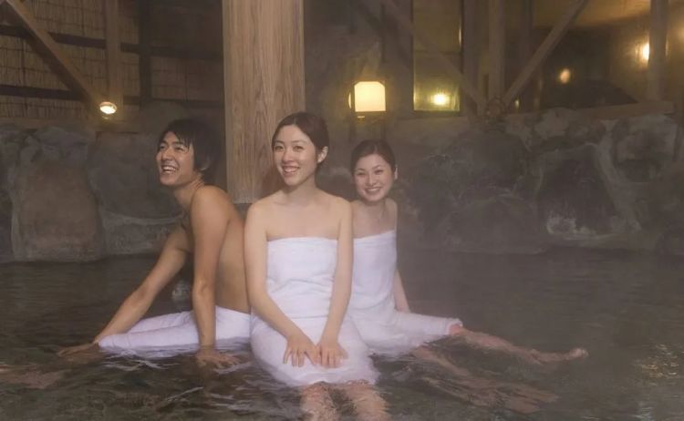 日本人为何痴迷男女混浴？