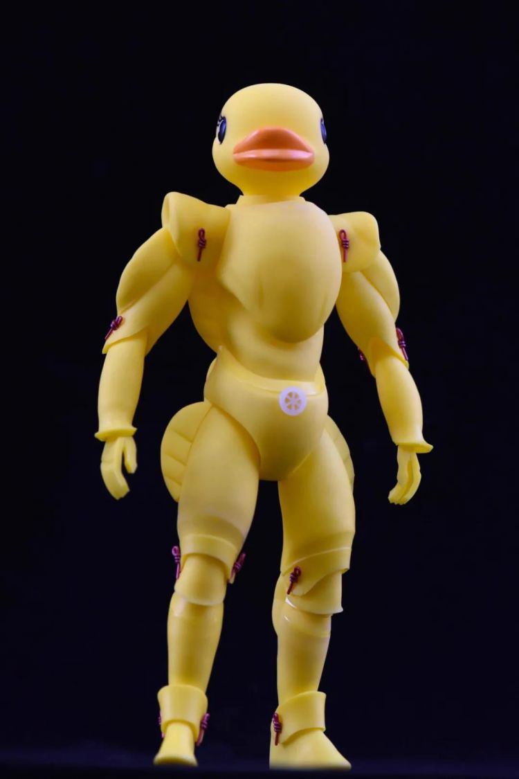 7只小黄鸭被日本网友融合成1只超人鸭，真·究极进化