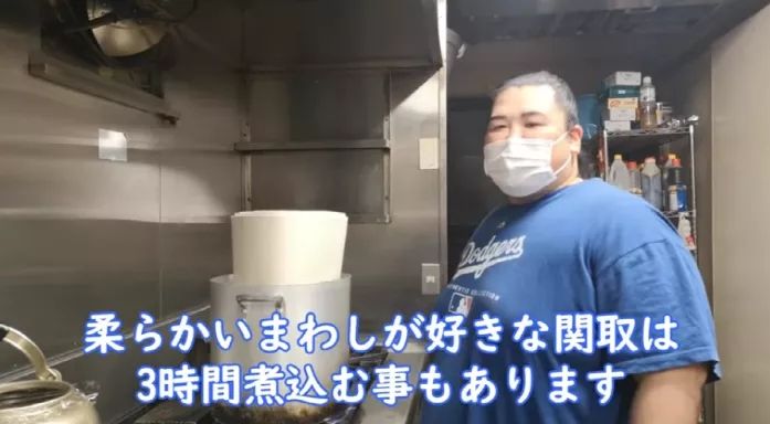 相扑力士的兜裆布里穿内裤吗？