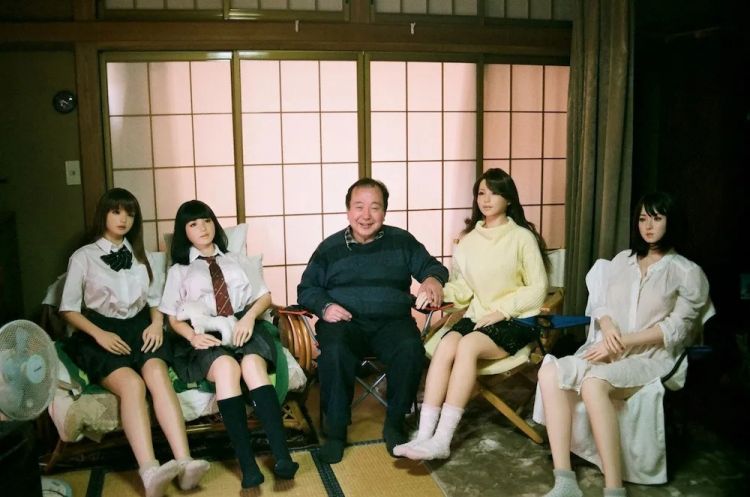 日本大叔和他的6个玩偶恋人
