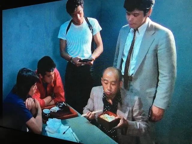 日本刑警为什么总要请嫌犯吃猪排饭？