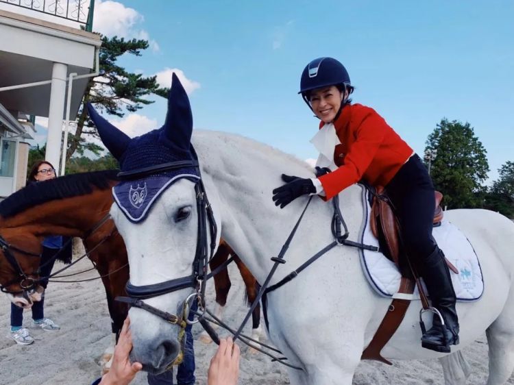 被丈夫控制的日剧女神,50岁的她终于离婚了 被丈夫控制的日剧女神,50岁的她终于离婚了