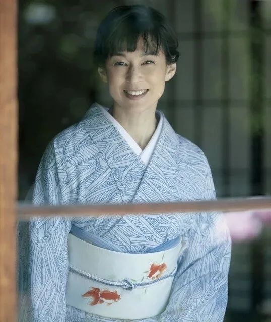 被丈夫控制的日剧女神,50岁的她终于离婚了 被丈夫控制的日剧女神,50岁的她终于离婚了