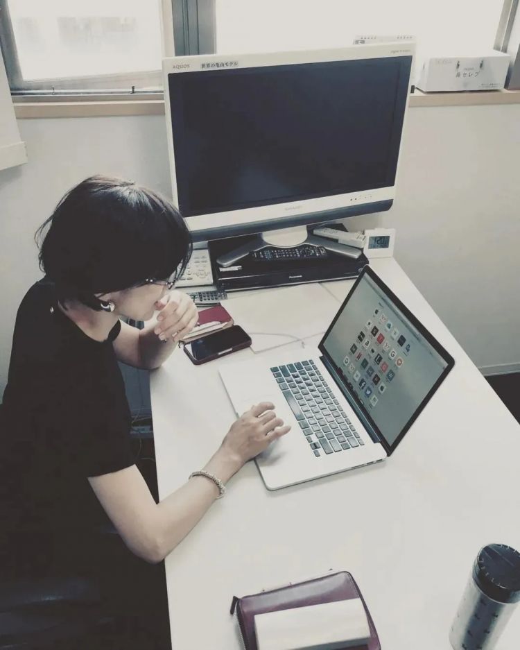 被丈夫控制的日剧女神,50岁的她终于离婚了 被丈夫控制的日剧女神,50岁的她终于离婚了