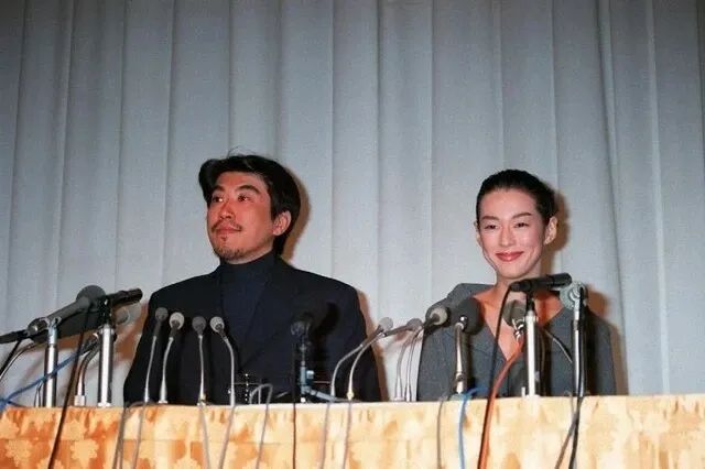 被丈夫控制的日剧女神,50岁的她终于离婚了 被丈夫控制的日剧女神,50岁的她终于离婚了