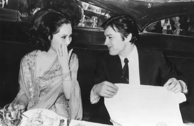 张哲瀚合影的日本老妇，从陪酒女做到总统夫人，黑历史说都说不完…