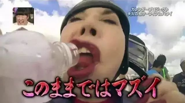 张哲瀚合影的日本老妇，从陪酒女做到总统夫人，黑历史说都说不完…