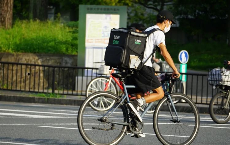 紧急事态下的日本：夕食难民、自炊警察和Uber地藏