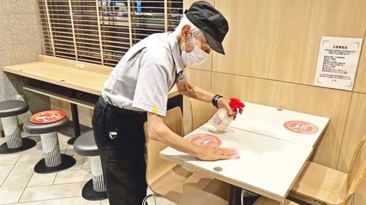 最近，一位日本麦当劳员工上了热搜
