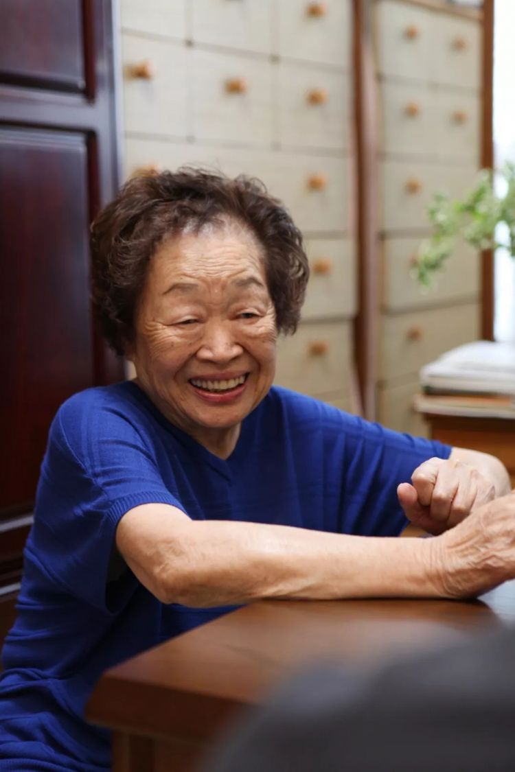 80岁老婆婆开了半辈子的免费“食堂”，起因很简单，网友却看哭了…