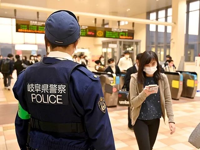 日本地铁的杀人小丑被抓了，但事情还没完