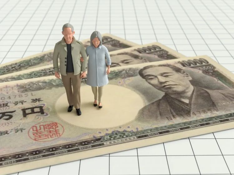 日本百岁老人接近9万,很多人将沦为“医疗难民” 日本百岁老人接近9万,很多人将沦为“医疗难民”