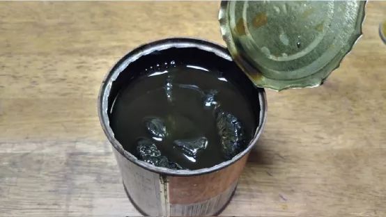 日本网友试吃了过期30年的水果罐头，全程高能…