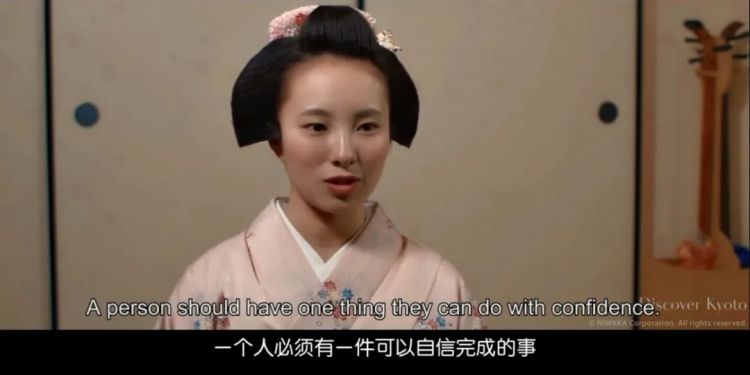 为了当上艺伎，日本女孩一周不洗头，每天穿10公斤的衣服，还只是“实习生”