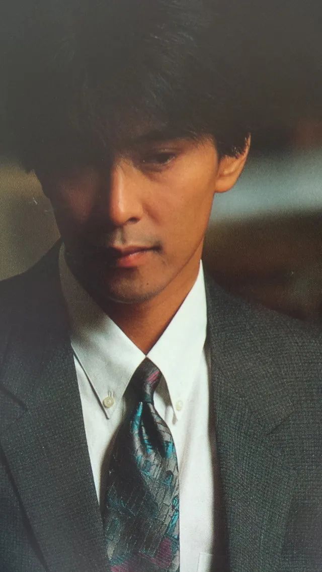 他是日本情歌王子，被称为“原唱杀手”，两次退出歌坛，复出仍是巅峰