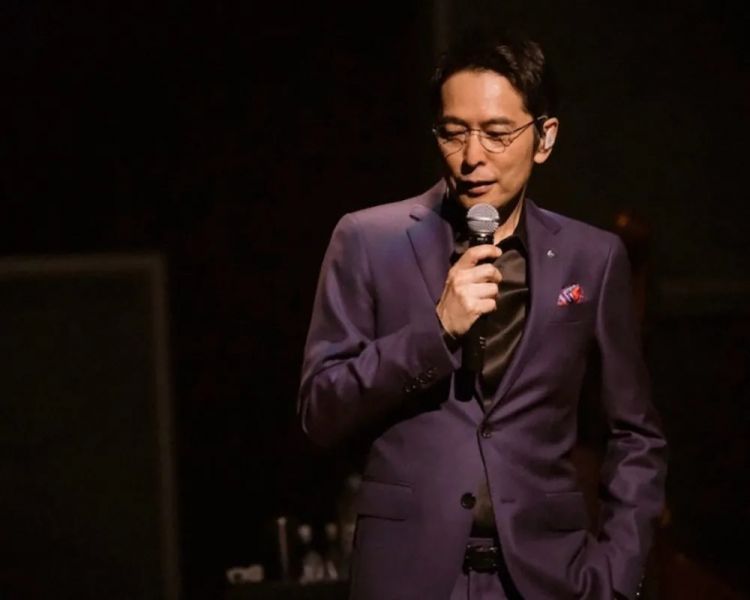 他是日本情歌王子，被称为“原唱杀手”，两次退出歌坛，复出仍是巅峰