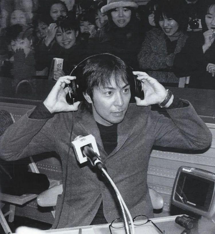 他是日本情歌王子，被称为“原唱杀手”，两次退出歌坛，复出仍是巅峰