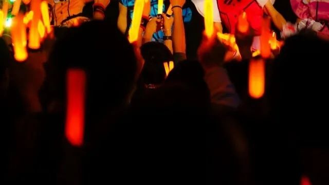 日本人气童星转型失败，落魄沦为成人女优，揭残酷黑幕…