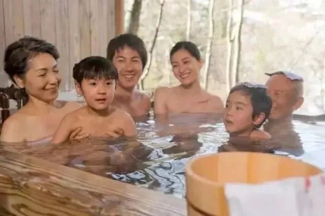 时隔70年，日本终于禁止小男孩进女澡堂