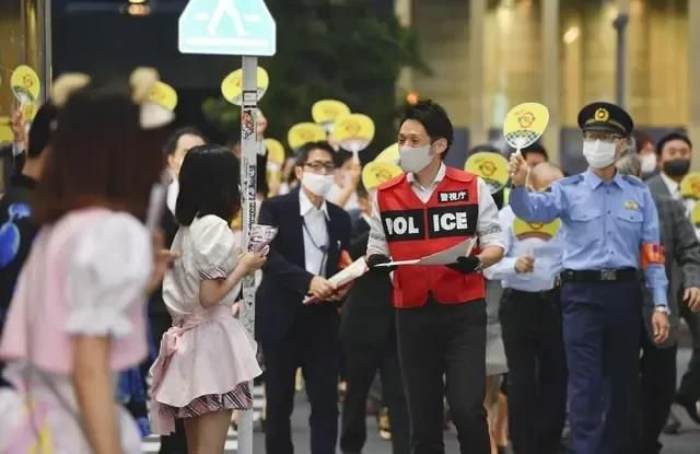 在秋叶原被可爱妹子主动搭讪,请立刻转身就跑 在秋叶原被可爱妹子主动搭讪,请立刻转身就跑