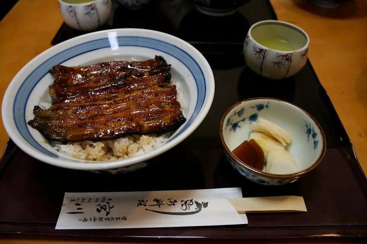 为什么日本人要用中国鳗鱼冒充日本鳗鱼？