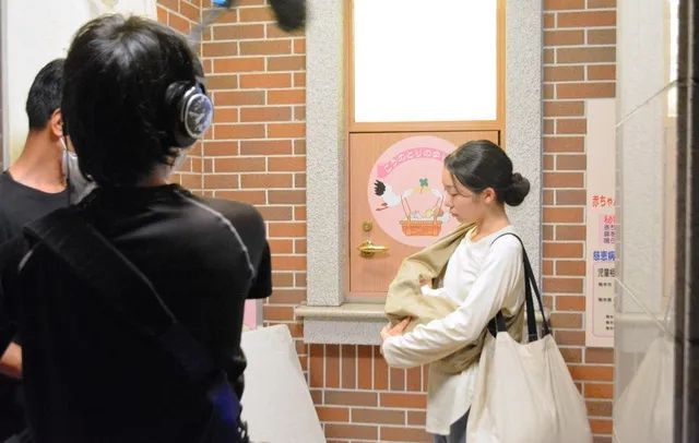日本未成年少女怀孕后，当上网红、秘密生子…她们的命运各不相同
